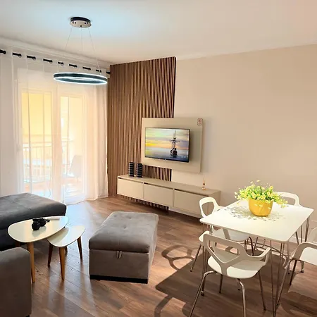 Nicol Apartamento Tirana